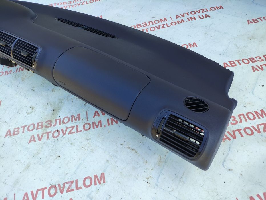 Audi A3 1996-2003 панель торпедо консоль