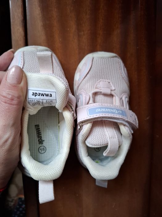 Дитячі кросівки для дівчинки