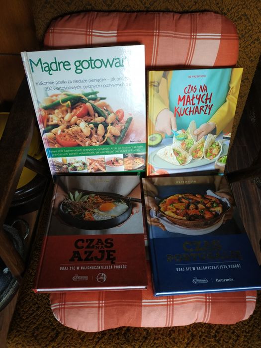 Cena za 4szt Książki kulinarne książki z przepisami z Biedronki