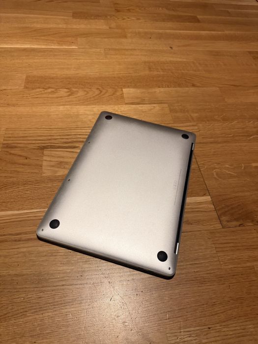 Apple MacBook Pro M1 13” 8gb RAM 256gb