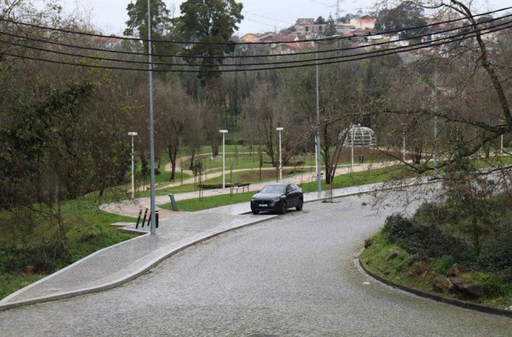 Terreno 241 m² Milheiros – Maia | Moradia 2 Pisos |