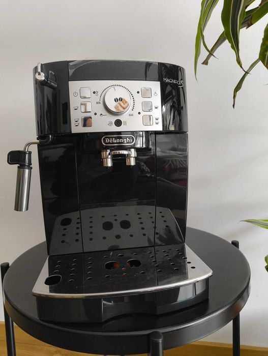 Máquina de Café Automática DELONGHI Magnifica S