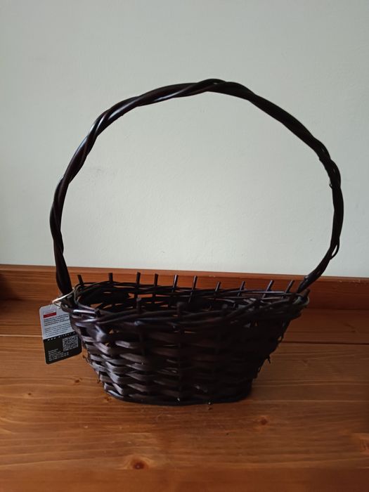 Kosz wiklinowy prezentowy