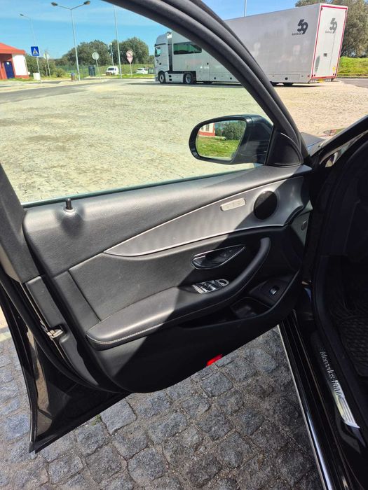 Excelente oportunidade - Mercedes-Benz E220