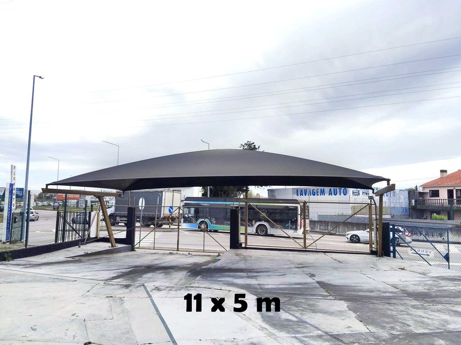 TOLDO COM ESTRUTURA, em perfeito estado de conservação (usado)
