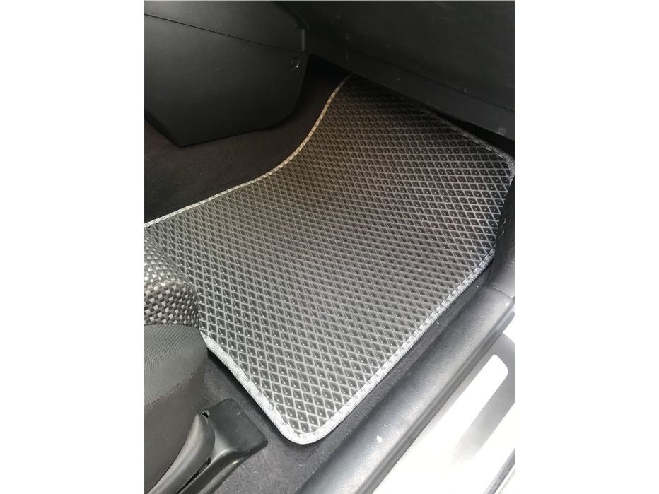 Toyota Corolla Verso 2003-2009 Коврики EVA (черные)