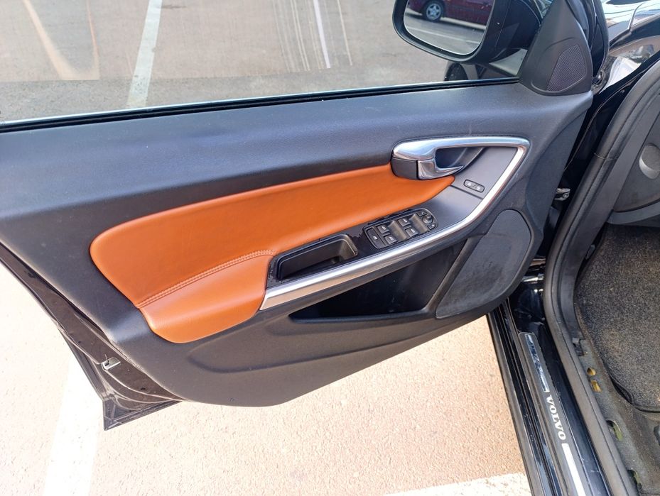 Автомобиль Свеже Пригнанна Volvo S60 T5