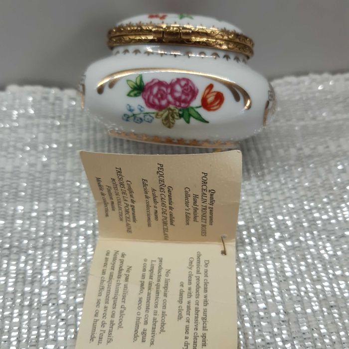 Puzderko z porcelany. DEL PRADO otwierane