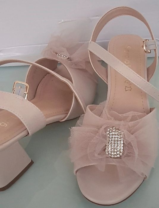 Sandałki skórzane 37