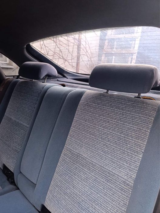 Легкове авто Тайота  Каріна