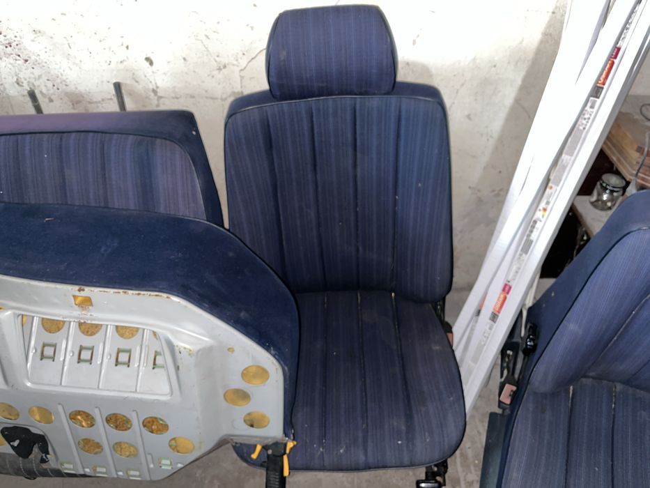 Siedzenia przód tył Marcedes w 124