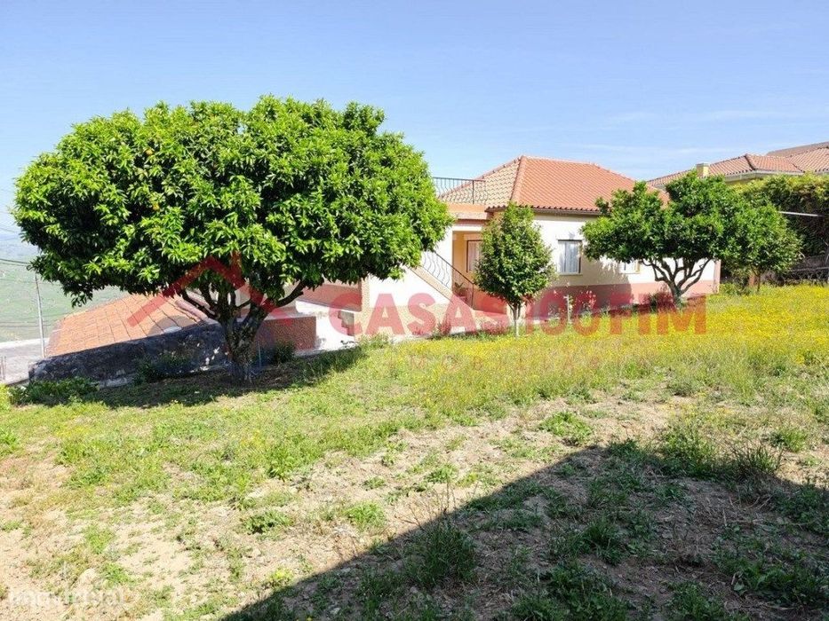 5 Moradias + Terreno em Loureiro - Peso da Régua