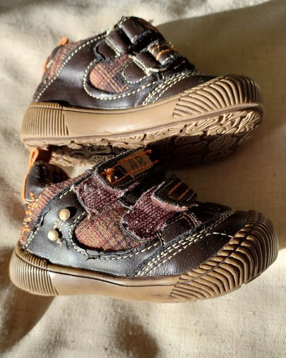 Buty dziecięce firmowe