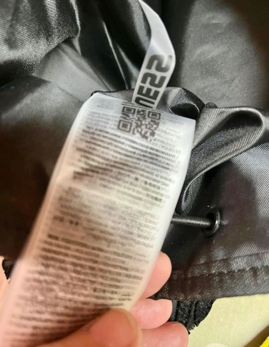 Mochila Guess toda bordada