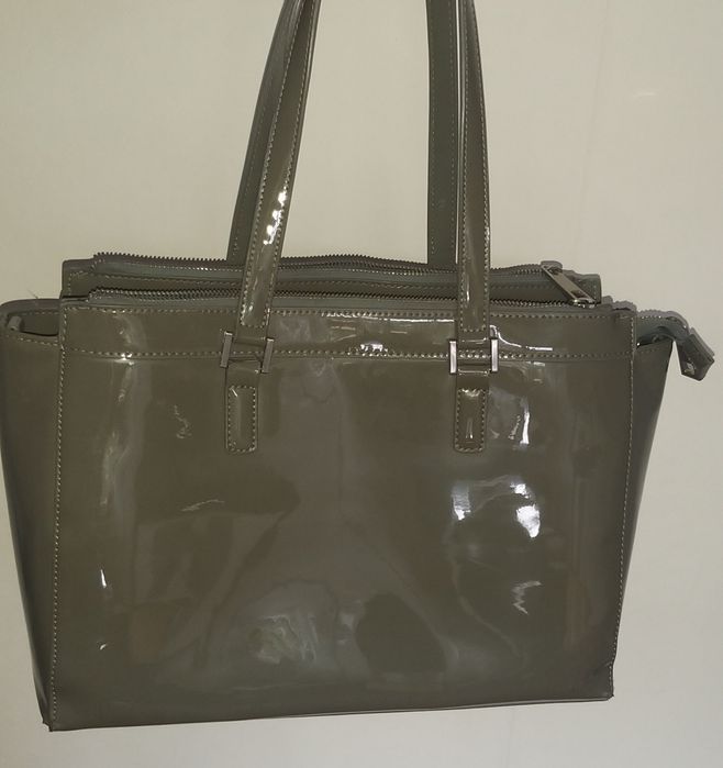 Torebka lakierowana Reserved