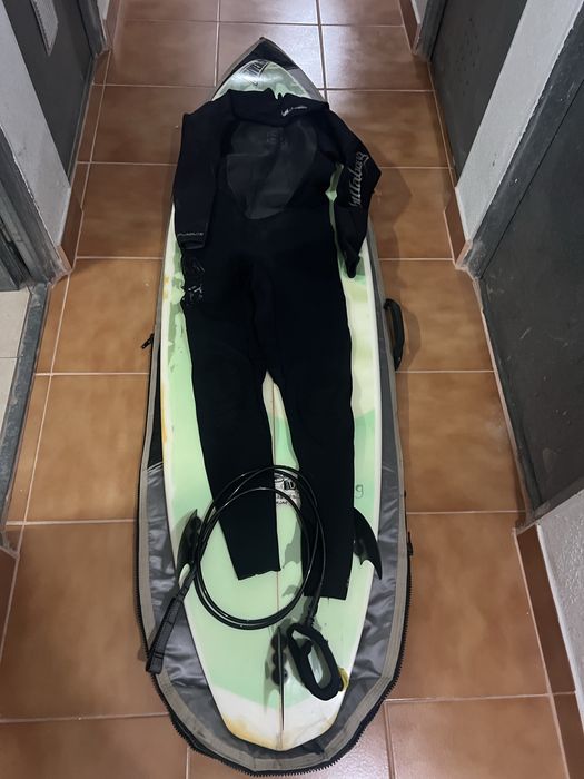 Prancha surf e fato