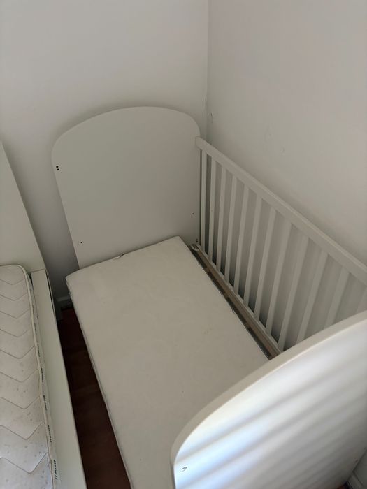 Berço com colchão em bom estado IKEA
