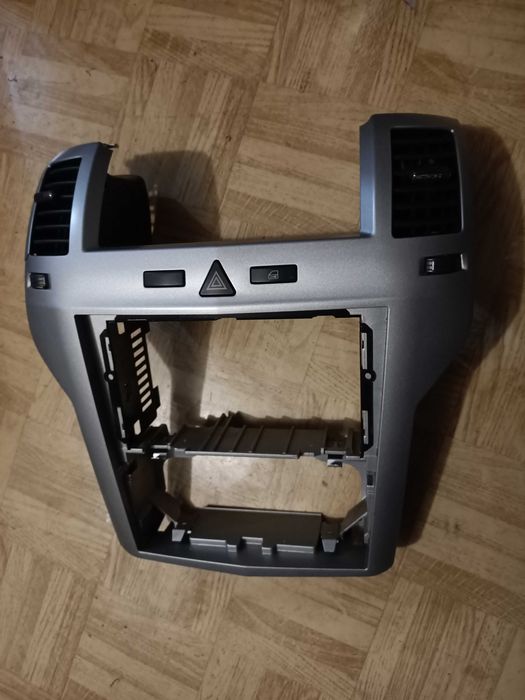 Ramka radia konsoli Opel Zafira b