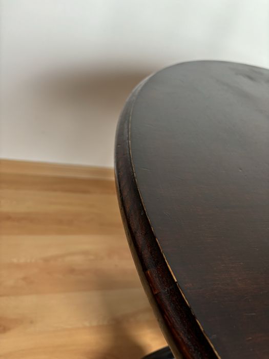 Dębowy stół z litego drewna