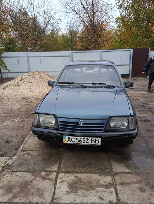 продам Opel Ascona в хорошем состоянии