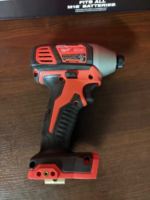 Імпульсний гайковерт-шуруповерт  Milwaukee M18 2656-20 1/4 Hex