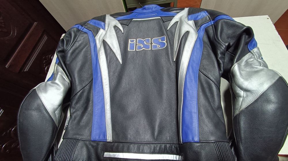 Blusões motard/ em couro ou em cordura impermeável