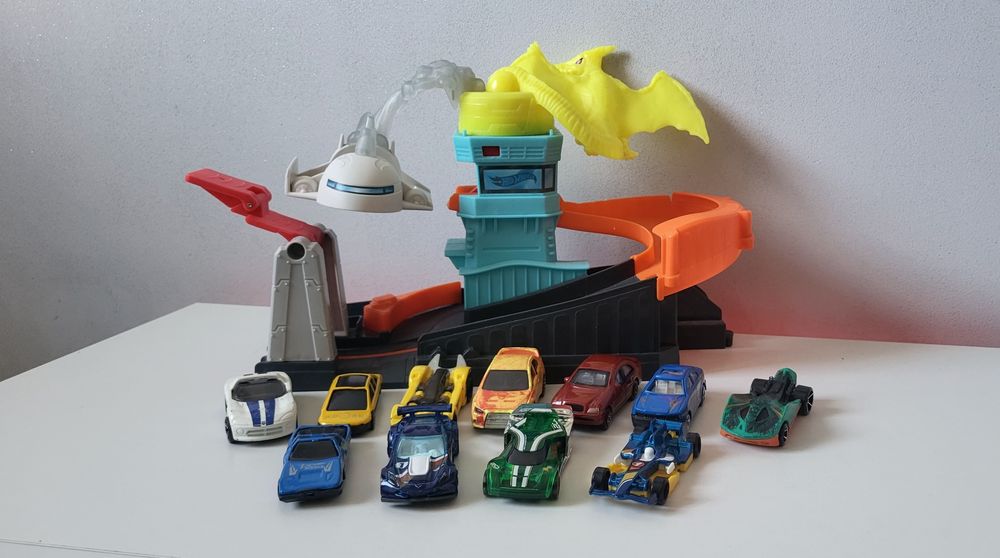 Hot Wheels City - Ptero-port - Atak pterodaktyla + 11 samochodów