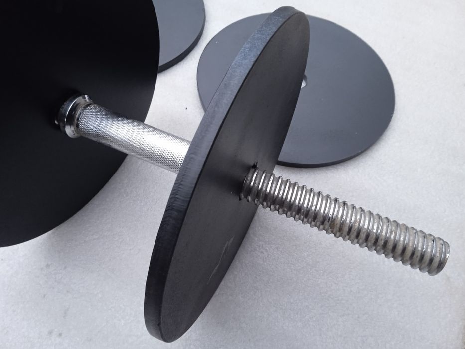 Блины для штанги и или гантели по 4 кг. Отверстие под гриф 28 мм. Гири