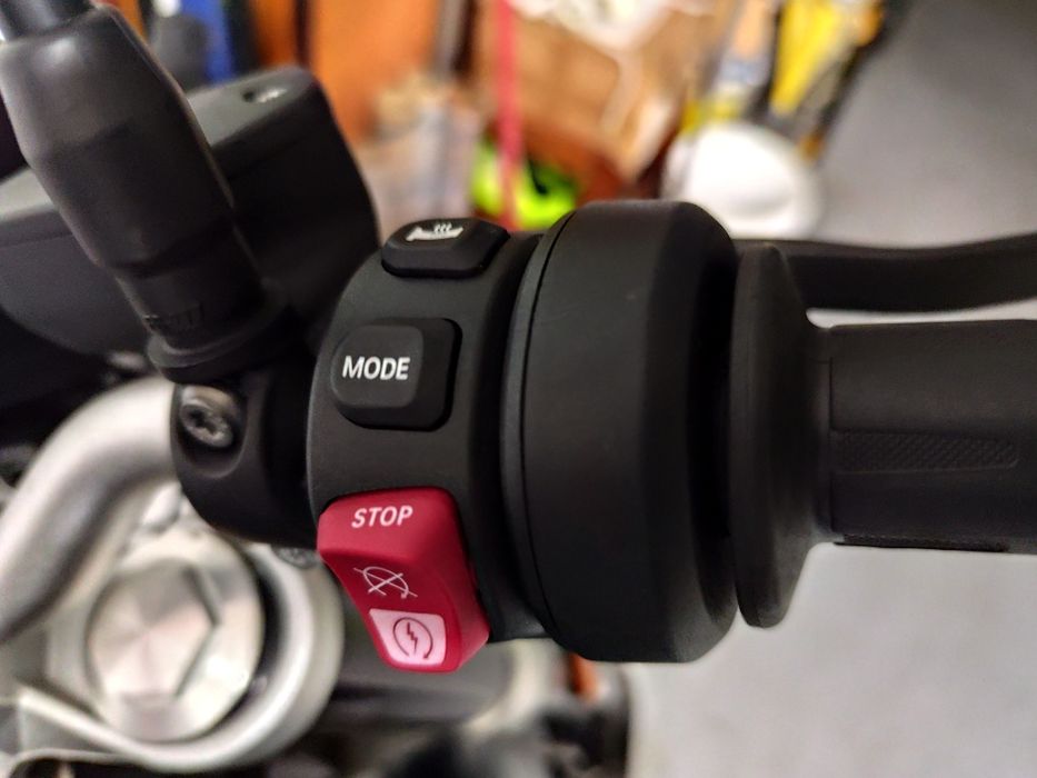 BMW F900R - Dynamic ESA