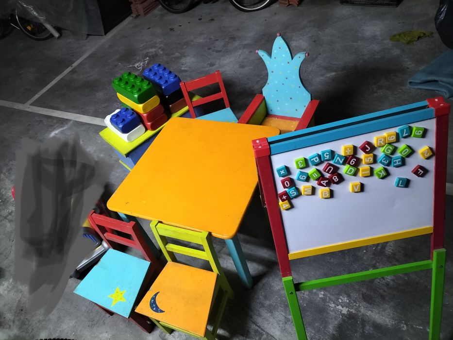 Conjunto para criança brinquedos mesa e cadeiras