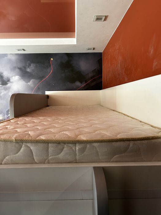 Двухьярусная кровать