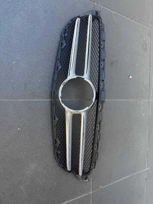 Grelha Frontal Mercedes-Benz Classe C (W205)