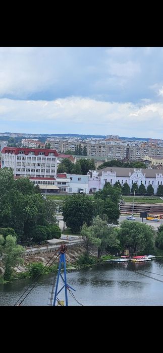 Простора 2к квартира на Фабричній