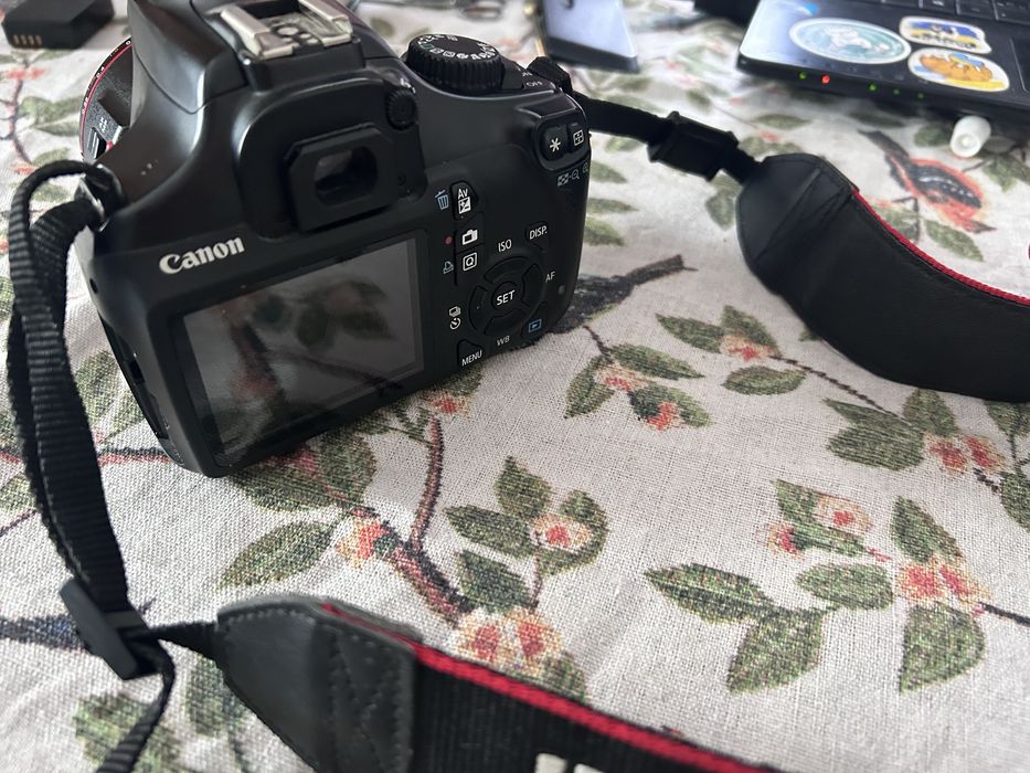 Продам Canon EOS 1100D