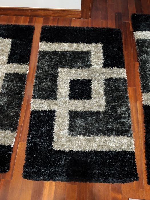 Vendo tapetes de quarto , como  novos, foram lavados e desinfetados.