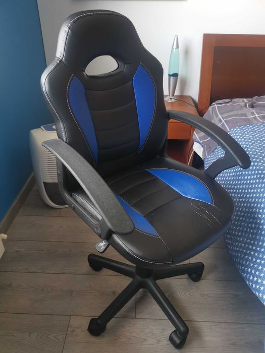 Vendo cadeira de criança / escritório, usada