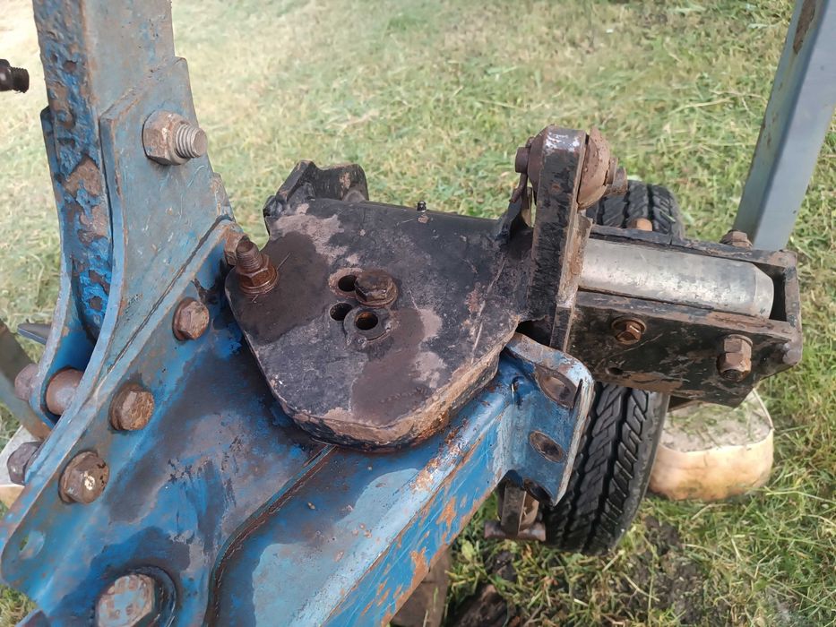 Плуг оборотний 4+1