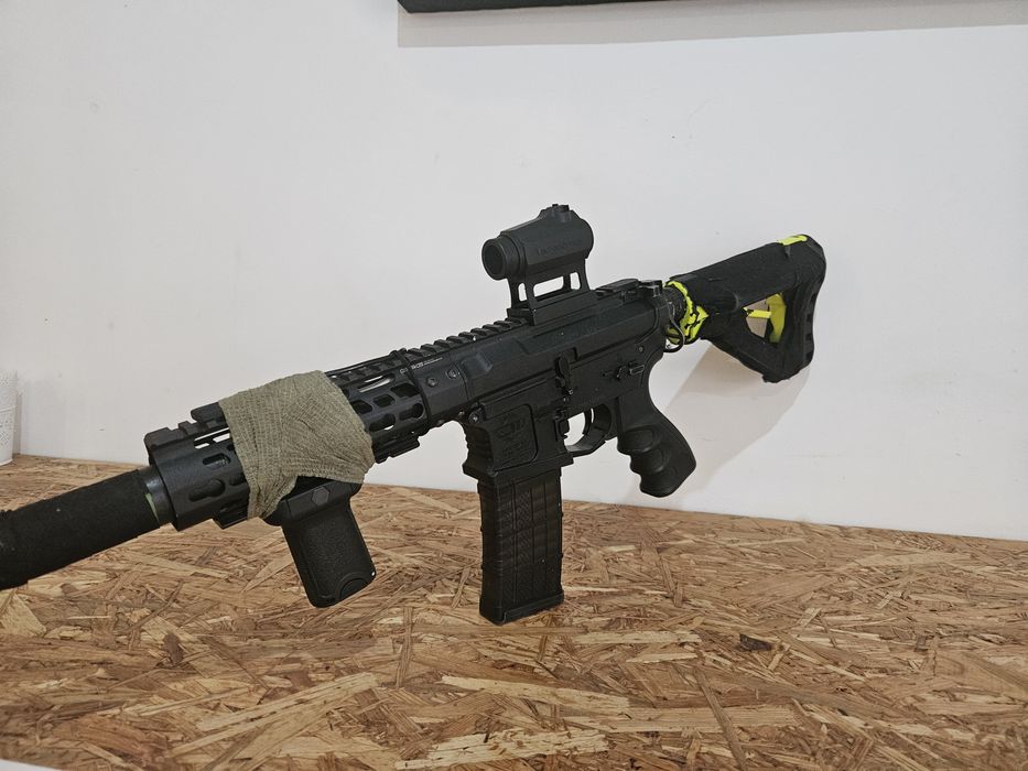 Arma / Réplica de Airsoft - M4 - G&G Wild Hog 7