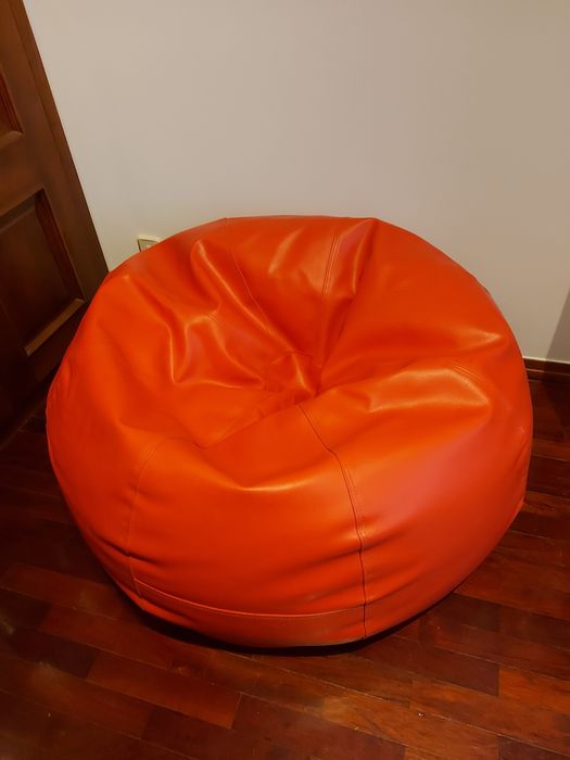 Puf Grande em Pele Vermelho, diâmetro: +/- 95cm, com bolso.