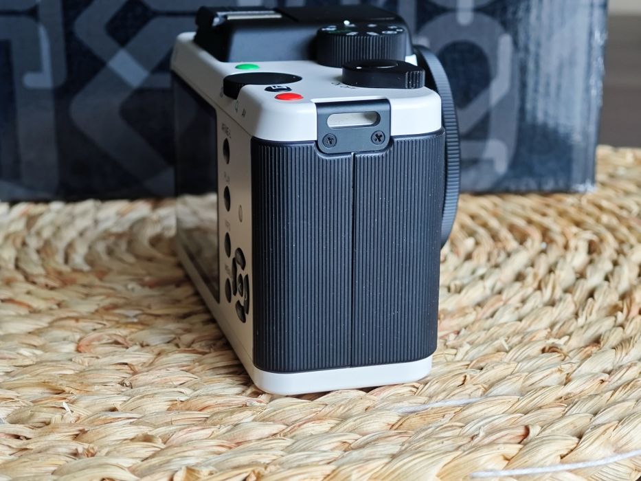 Pentax K-01 z obiektywem DA 40mm XS  Unikat !!!