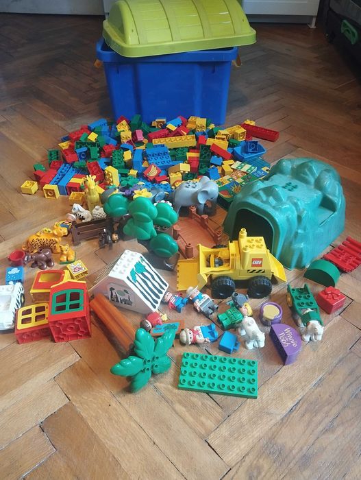 LEGO Duplo mix klocków i figurek + skrzynia