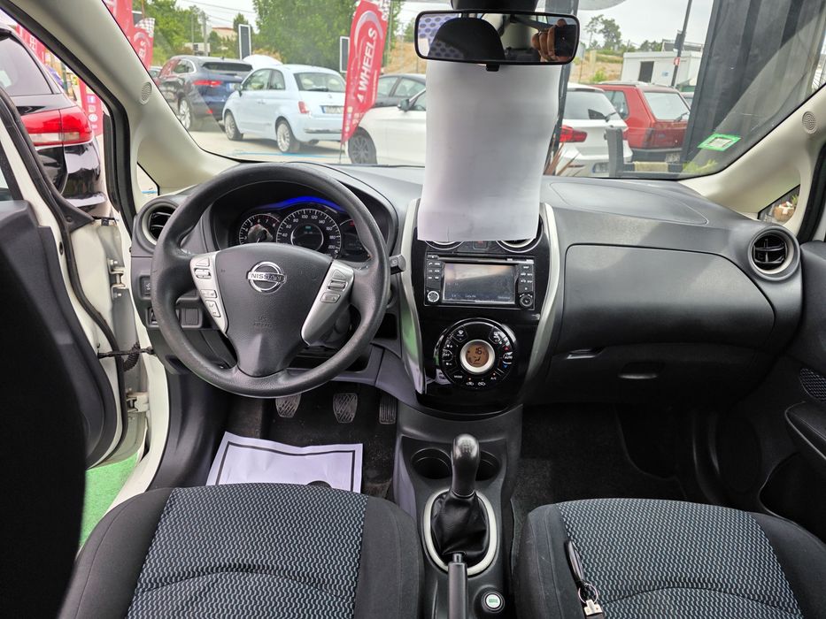 Nissan Note (branco pérola)