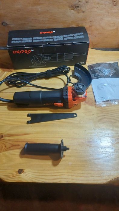 Шліфмашина кутова Dnipro-M GS-98M
Стан абсолютно новий 
Комплект повни