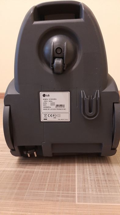 Пилесос LG модель VC3816RU