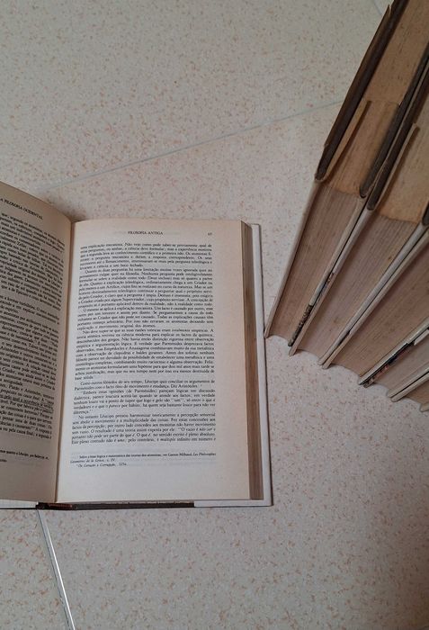 Livros antigos da "Círculo de Leitores".