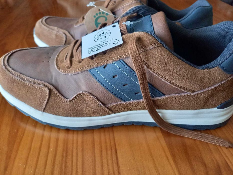 (NOVO, COM ETIQUETA) FootFlexx: Sapatilhas em Camurça para Homem