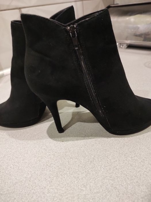 Botki do kostki czarne na obcasie