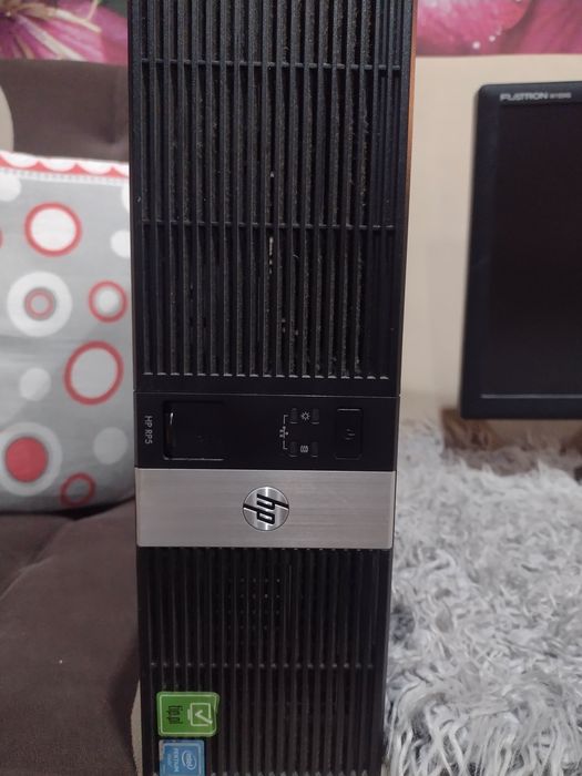 Komputer windows 7 z monitorem