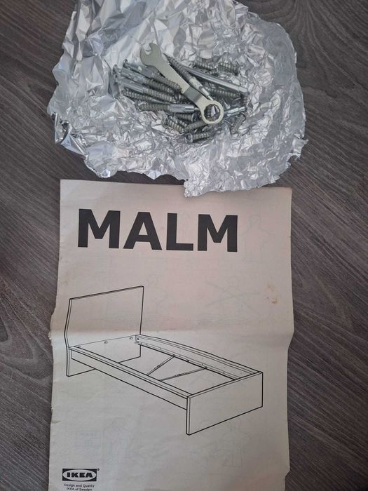 Cama IKEA MALM branco, com estrado e colchão 90x200