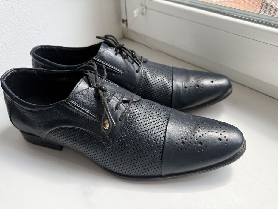 Чоловічі туфлі дербі з перфорацією бренду Mida Classic